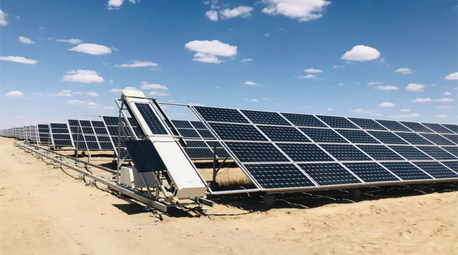 Large photovoltaic power station automatic cleaning system