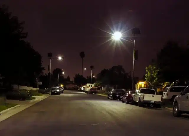 Benefits of Commercial Solar Street Lights in Reducing Carbon Footprint